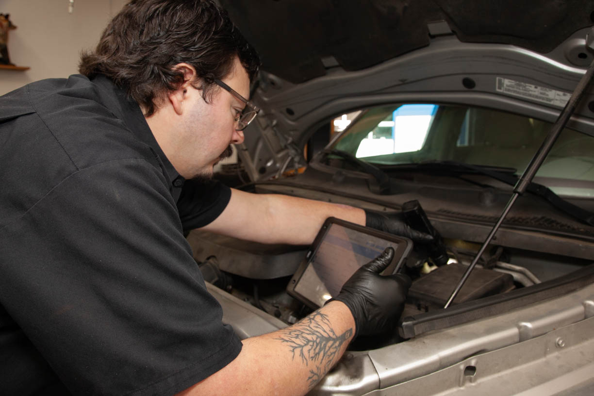 MC (41 of 64) A McCabe's tech viewing a vehicle's service manual.